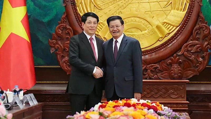 Chủ tịch nước Lương Cường hội đàm với Tổng Bí thư, Chủ tịch nước Lào Thongloun Sisoulith.