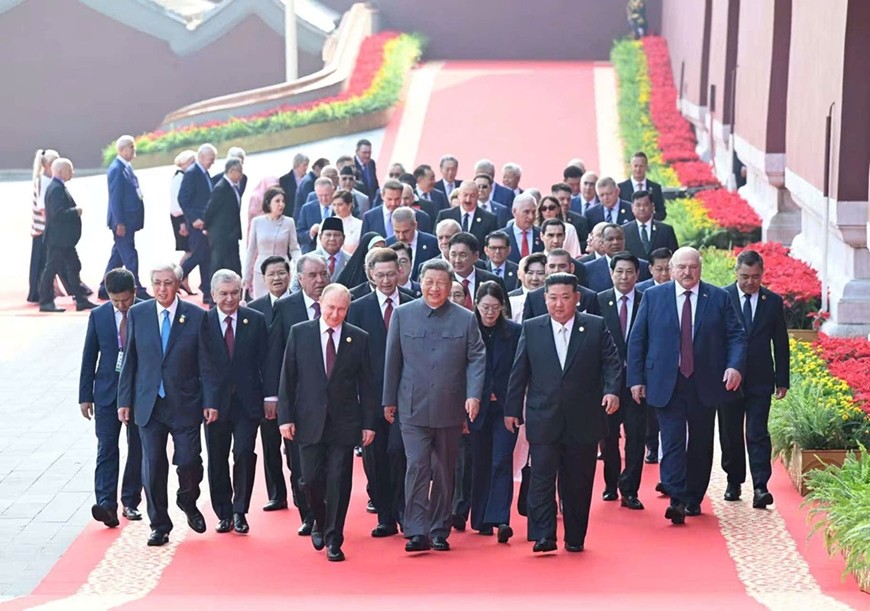 Chủ tịch nước Lương Cường dự Lễ duyệt binh kỷ niệm 80 năm Chiến thắng phát xít của nhân dân thế giới ảnh 2 Chủ tịch nước Lương Cường dự Lễ duyệt binh kỷ niệm 80 năm Chiến thắng phát xít của nhân dân thế giới ảnh 2
