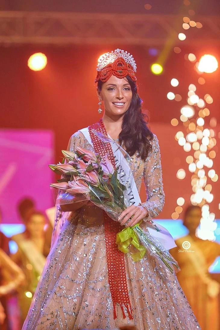 Người đẹp Latvia đoạt vương miện Hoa hậu Di sản Toàn cầu 2019.