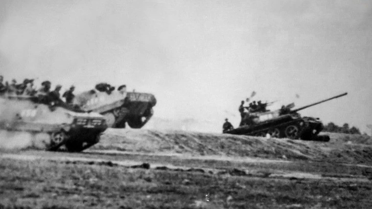 Lực lượng thọc sâu của Quân đoàn 1 vượt Đường 16 tiến vào giải phóng Sài Gòn.