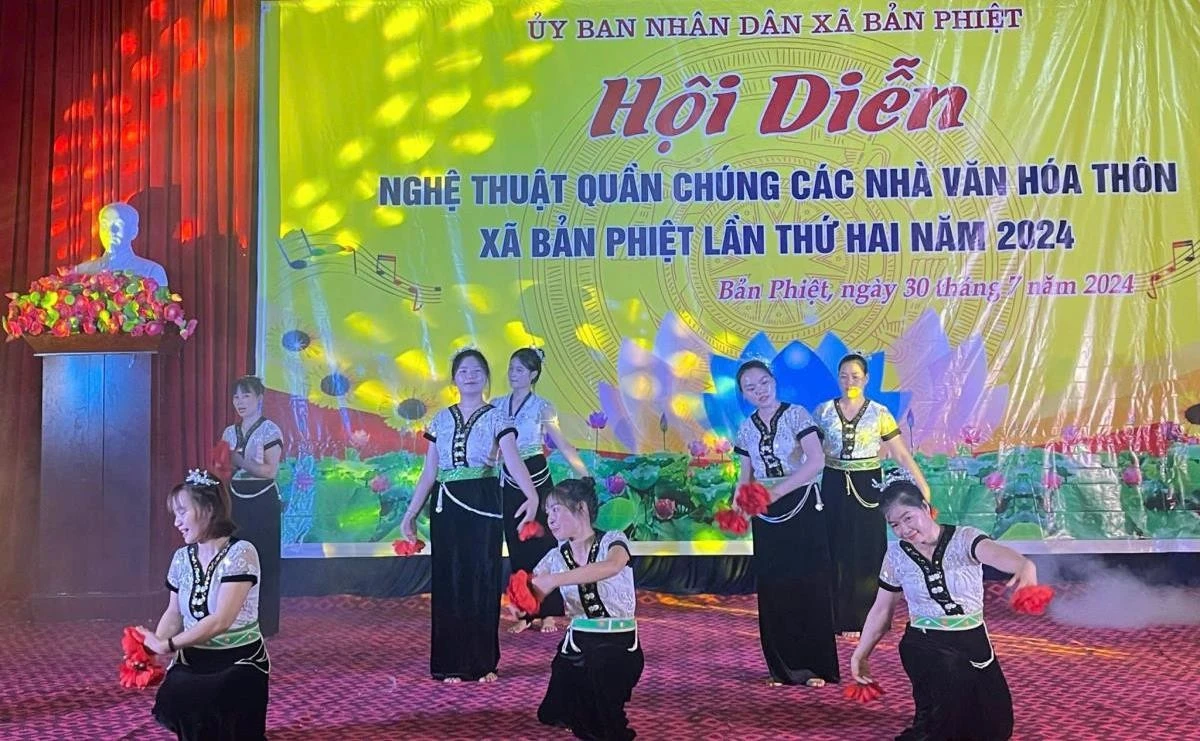 Nhà Văn hóa hữu nghị Việt-Trung tại xã Bản Phiệt đã thúc đẩy phong trào văn hóa, văn nghệ, thể dục, thể thao của địa phương.