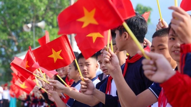 Sức mạnh đại đoàn kết dân tộc bắt nguồn từ tình yêu nước, lòng tự hào dân tộc. Sức mạnh đại đoàn kết dân tộc bắt nguồn từ tình yêu nước, lòng tự hào dân tộc.