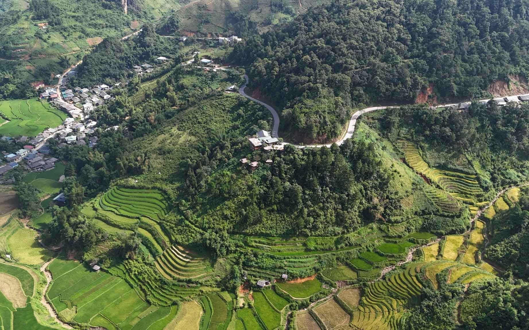 Nằm trong “tứ đại đỉnh đèo” của vùng Tây Bắc, Khau Phạ nổi tiếng không chỉ bởi sự hiểm trở mà còn bởi vẻ đẹp hùng vĩ. Nằm trong “tứ đại đỉnh đèo” của vùng Tây Bắc, Khau Phạ nổi tiếng không chỉ bởi sự hiểm trở mà còn bởi vẻ đẹp hùng vĩ.