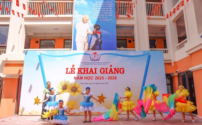 Lễ khai giảng năm học 2025-2026 được tổ chức gắn với hoạt động kỷ niệm 80 năm thành lập Bộ Quốc gia Giáo dục (nay là Bộ Giáo dục và Đào tạo). Lễ khai giảng năm học 2025-2026 được tổ chức gắn với hoạt động kỷ niệm 80 năm thành lập Bộ Quốc gia Giáo dục (nay là Bộ Giáo dục và Đào tạo).