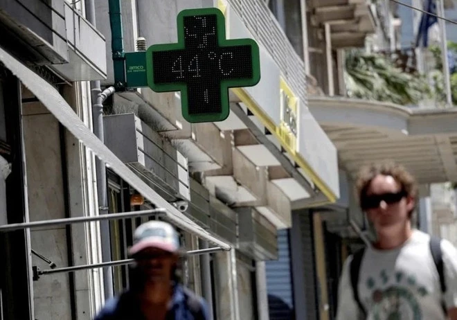 Nhiều nơi ở Bắc bán cầu đang phải hứng chịu đợt nắng nóng gay gắt hiếm thấy ngay trong những ngày đầu mùa hè 2025.