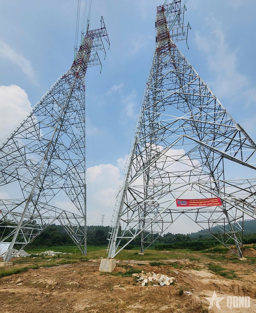 Dù đối mặt với địa hình phức tạp và thời tiết khắc nghiệt, các đơn vị thi công vẫn đảm bảo tiến độ, an toàn và chất lượng kỹ thuật. Dù đối mặt với địa hình phức tạp và thời tiết khắc nghiệt, các đơn vị thi công vẫn đảm bảo tiến độ, an toàn và chất lượng kỹ thuật.