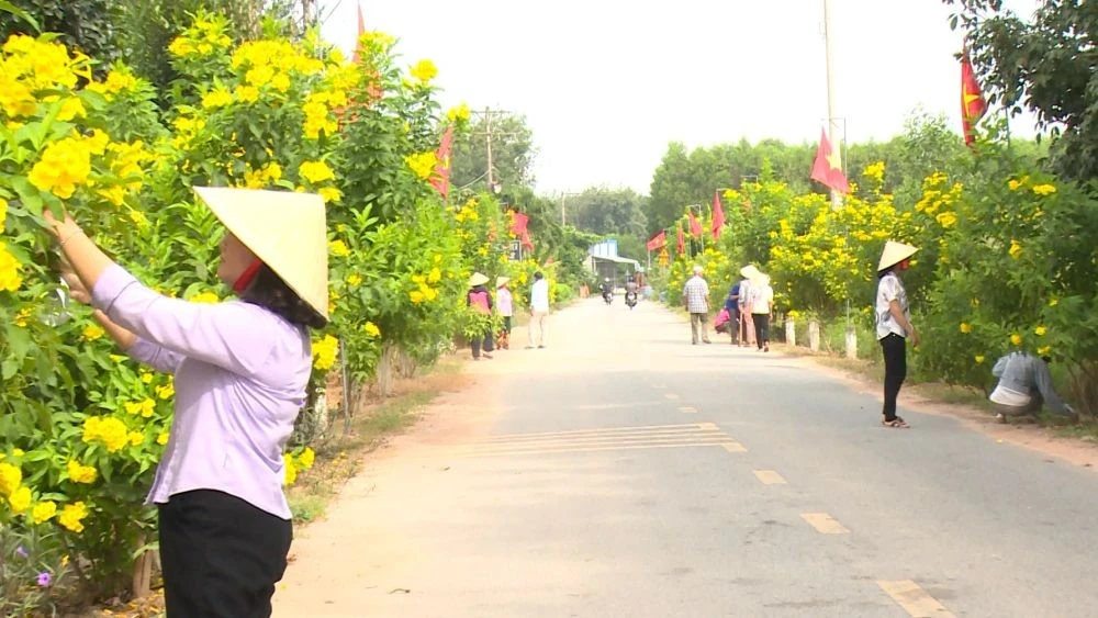 Cùng với nhà nước người dân xã Đất Cuốc đã chung sức đồng lòng đống góp ngày công, tiền của để xây dựng hệ thống giao thông nông thôn, tạo điều kiện thuận lợi cho sản xuất, vận chuyển hàng hóa và phục vụ nhu cầu đi lại của người dân.