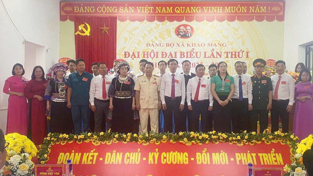 Ban Chấp hành Đảng bộ xã Khao Mang ra mắt đại hội. z6906820669223-8c9ed54cf37c9f678af9fcf5f8fcc085.jpg