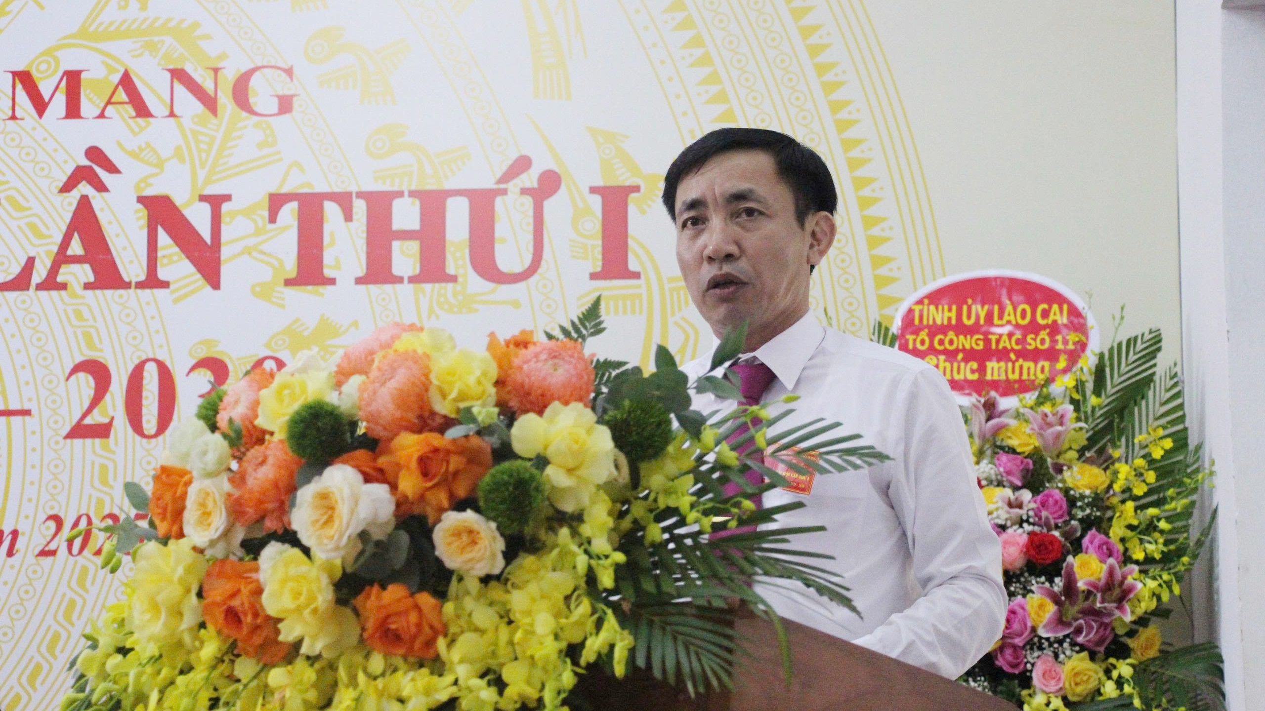 Bí thư Đảng ủy xã Khao Mang phát biểu tại đại hội. z6906840730131-5f20e56d6fc043a782fa7d780ccd2ddb.jpg