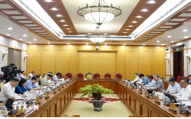 Tổng Bí thư, Chủ tịch nước Tô Lâm chủ trì phiên họp của Bộ Chính trị.