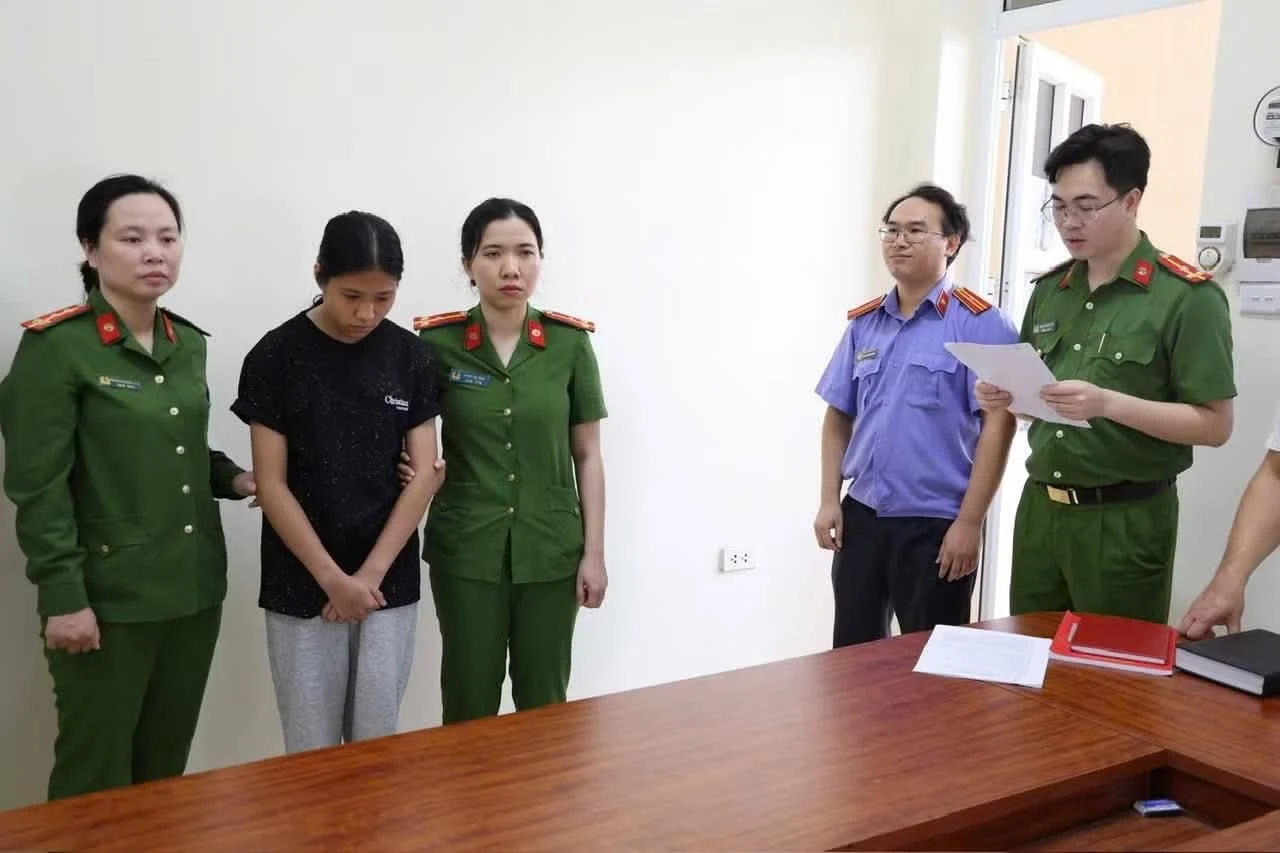 Hai đối tượng bị khởi tố.