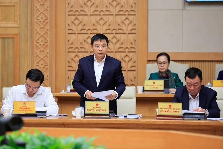 Bộ trưởng Bộ Tài chính Nguyễn Văn Thắng báo cáo.