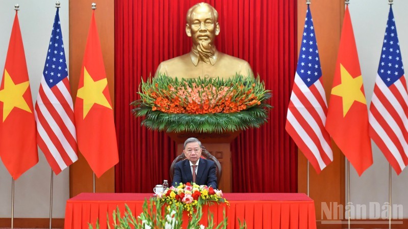 Tổng Bí thư Tô Lâm điện đàm với Tổng thống Hoa Kỳ Donald Trump, tháng 11/2024.