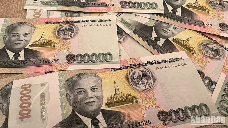 Tờ tiền có mệnh giá lớn nhất hiện nay của Lào là 100.000 kíp.