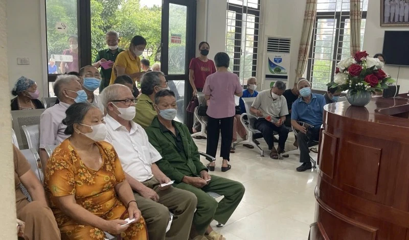 Người dân đến đăng ký khám chữa bệnh tại Trung tâm Y tế khu vực Trấn Yên, tỉnh Lào Cai.