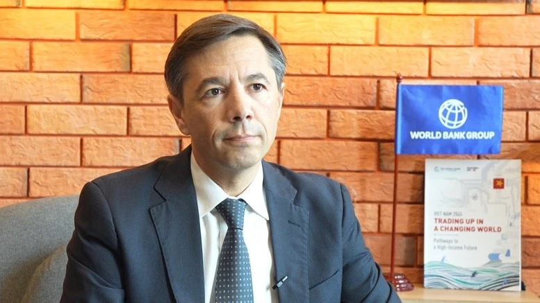 Ông Andrea Coppola, Chuyên gia Kinh tế trưởng và Quản lý chương trình Tăng trưởng công bằng, Tài chính và Thể chế của Ngân hàng Thế giới (WB) tại Việt Nam, Lào và Campuchia.