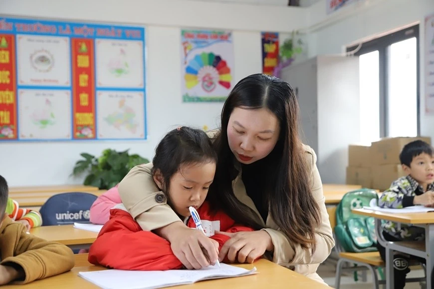 Từng con chữ được gieo xuống là bước đầu tiên của hành trình gieo mầm tri thức, tạo nền tảng cho một mùa Xuân bền vững, thịnh vượng trong tương lai.