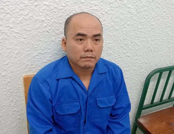 Phạm Quốc Huy tại Cơ quan CSĐT Công an thị xã Sông Cầu.