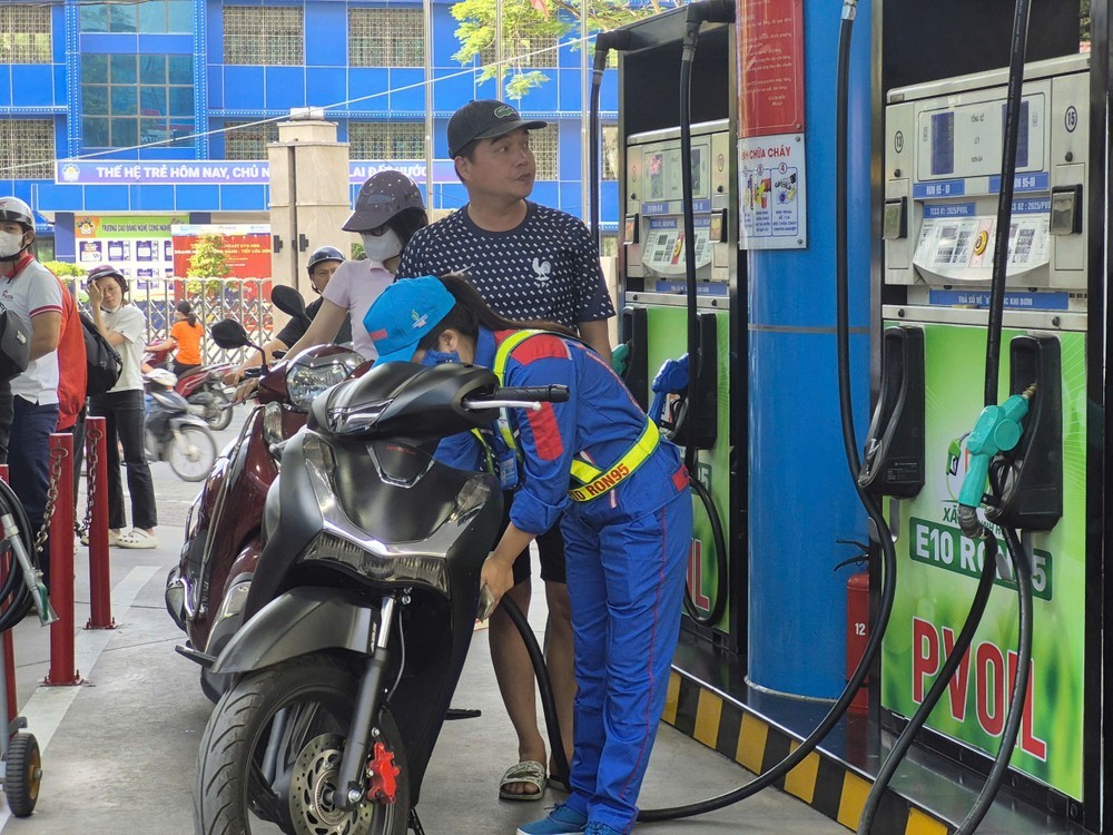 Xăng sinh học E10 giúp động cơ xe êm hơn. Xăng sinh học E10 giúp động cơ xe êm hơn.