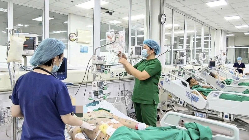 Bệnh nhân mắc thủy đậu gặp biến chứng nặng nề.