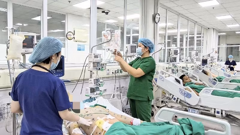 Bệnh nhân mắc thủy đậu gặp biến chứng nặng nề.