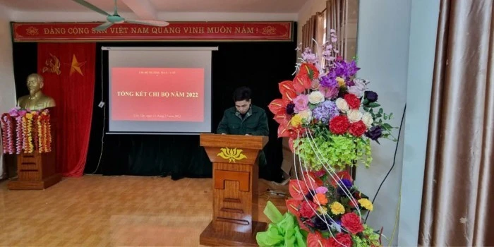 Thầy Lương Xuân Bình - Quyền Hiệu trưởng Trường Trung học cơ sở xã Cán Cấu (huyện Si Ma Cai, tỉnh Lào Cai).