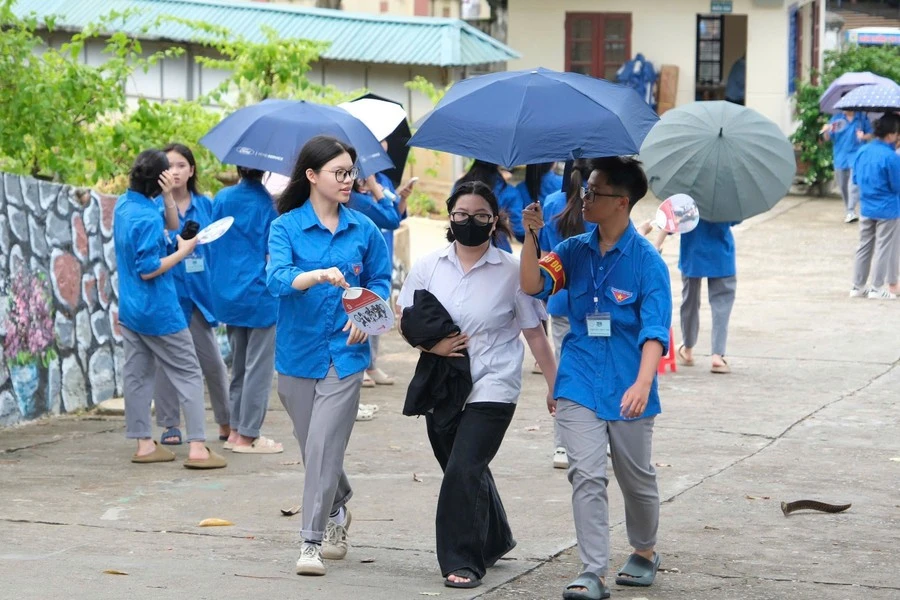 Thí sinh Lào Cai dự thi tại kỳ thi tốt nghiệp THPT năm 2025 trong tâm lý thoải mái, nhẹ nhàng.