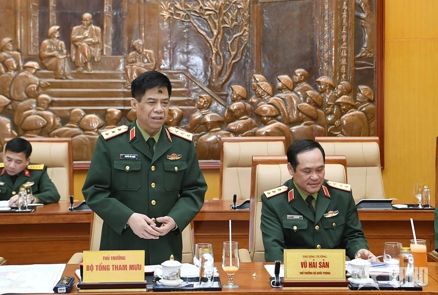 Thượng tướng Nguyễn Văn Nghĩa, Phó tổng Tham mưu trưởng QĐND Việt Nam báo cáo, làm rõ một số nội dung trong dự thảo Đề án.