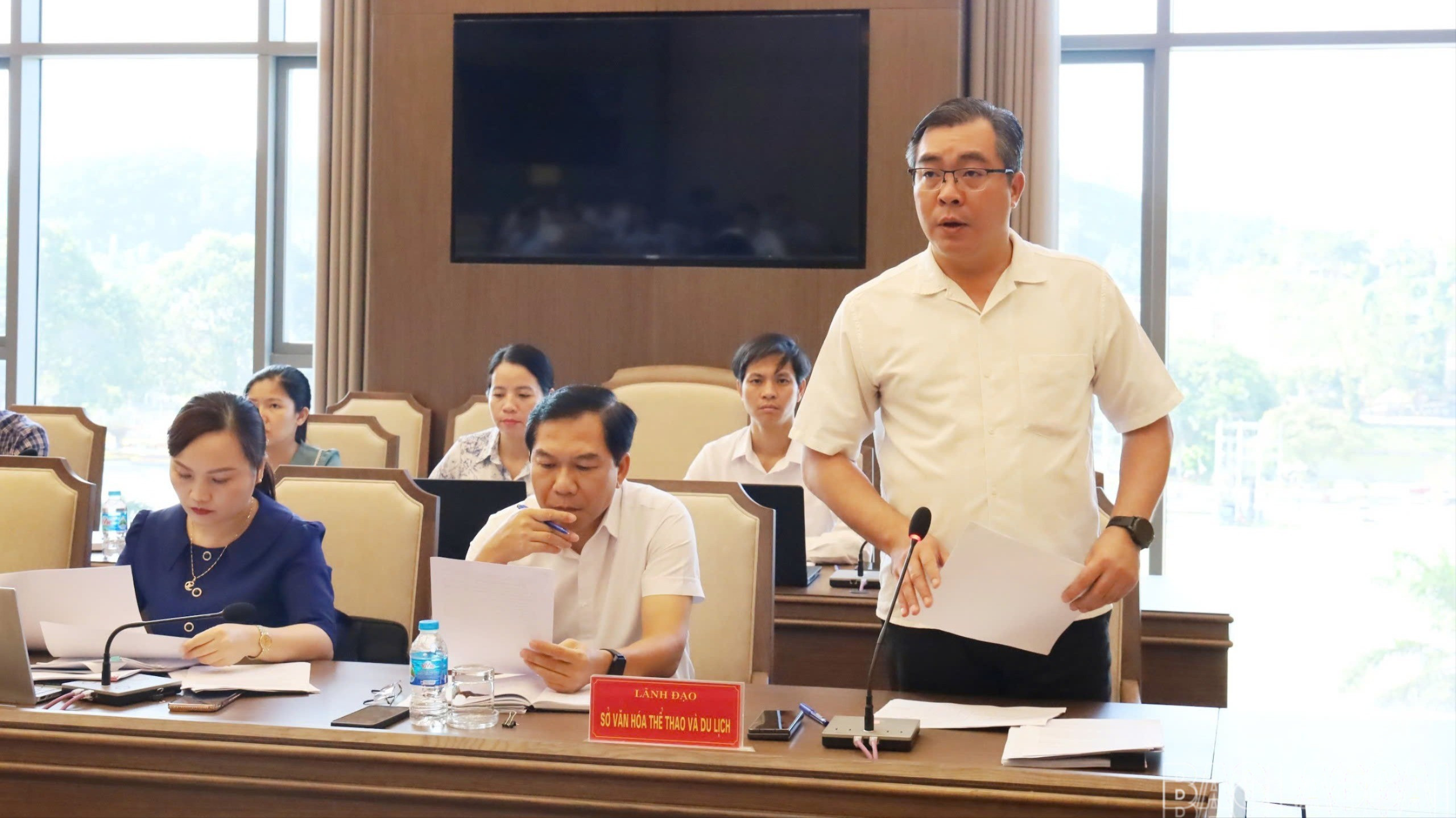 Lãnh đạo Sở Văn hóa, Thể thao và Du lịch tỉnh phát biểu tại cuộc họp. baolaocai-br-6.jpg