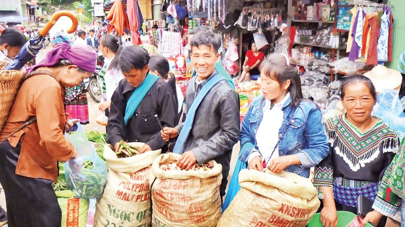 Nông thổ sản, mặt hàng bản địa được mua bán, trao đổi nhiều ở chợ Mường Hum.