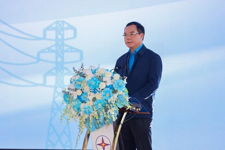 Chủ tịch Tổng Liên đoàn Lao động Việt Nam Nguyễn Đình Khang phát động phong trào thi đua xây dựng dự án đường dây tải điện 500 kV Lào Cai - Vĩnh Yên.