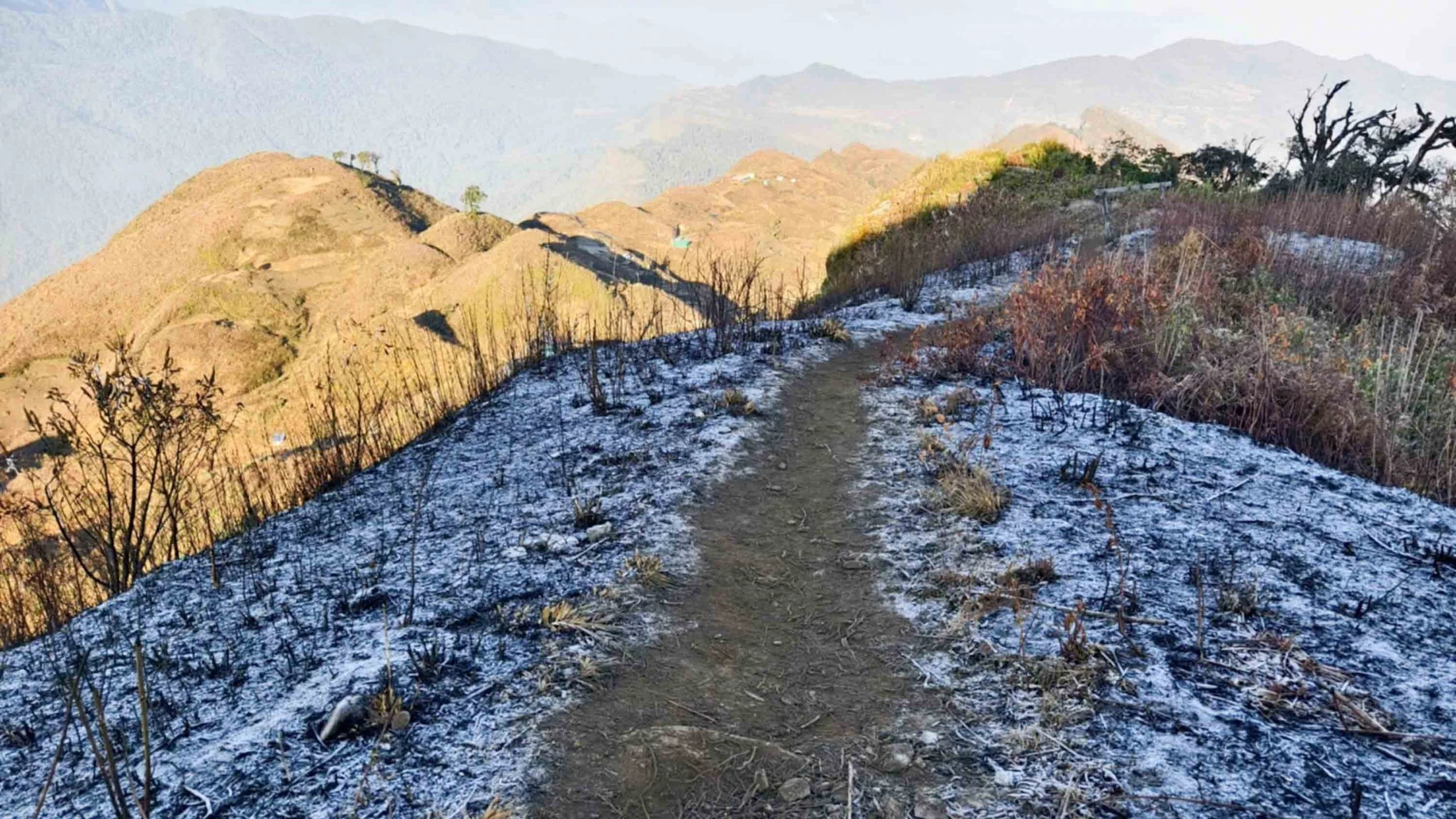 Hiện tượng băng tuyết tại Lảo Thẩn thường xuất hiện vào cuối tháng 12 đến tháng 2 năm sau. Du khách cần theo dõi sát dự báo thời tiết và chọn thời điểm có không khí lạnh tràn về để có cơ hội trải nghiệm cảnh tượng này.