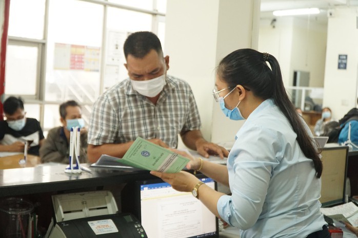 Người lao động được hưởng trợ cấp ốm đau trong một số trường hợp. Người lao động được hưởng trợ cấp ốm đau trong một số trường hợp.
