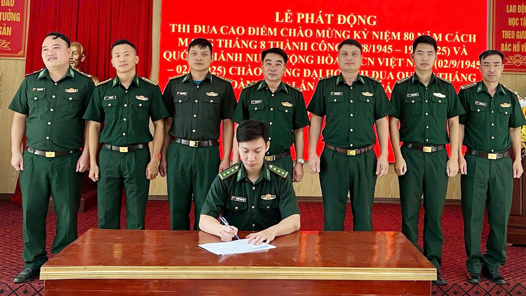 Các đồn biên phòng tổ chức lễ phát động đợt thi đua cao điểm. z6776340987465-ac67c8894ef97dbbfe4c017c09d0205a.jpg