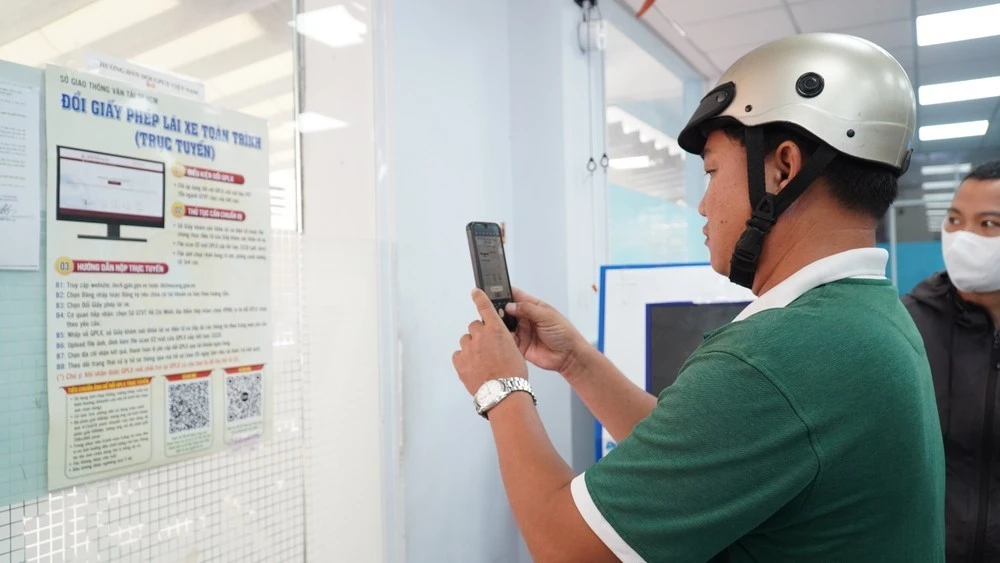 Người có nhu cầu đổi giấy phép lái xe có thể thực hiện tại nhà với những thao tác đơn giản.