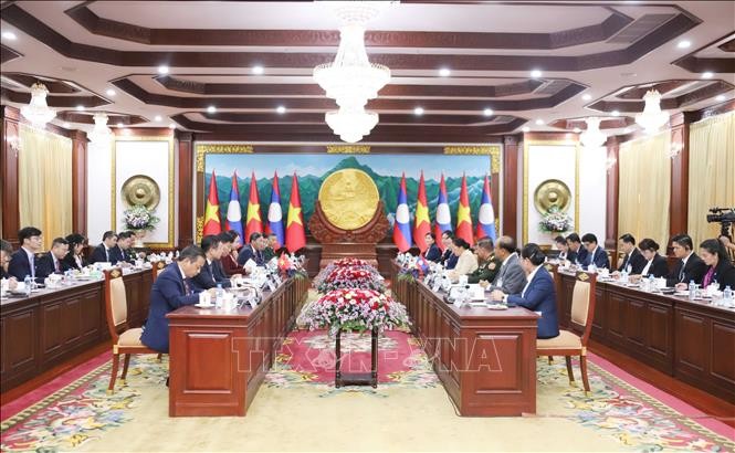 Quang cảnh hội đàm. Quang cảnh hội đàm.