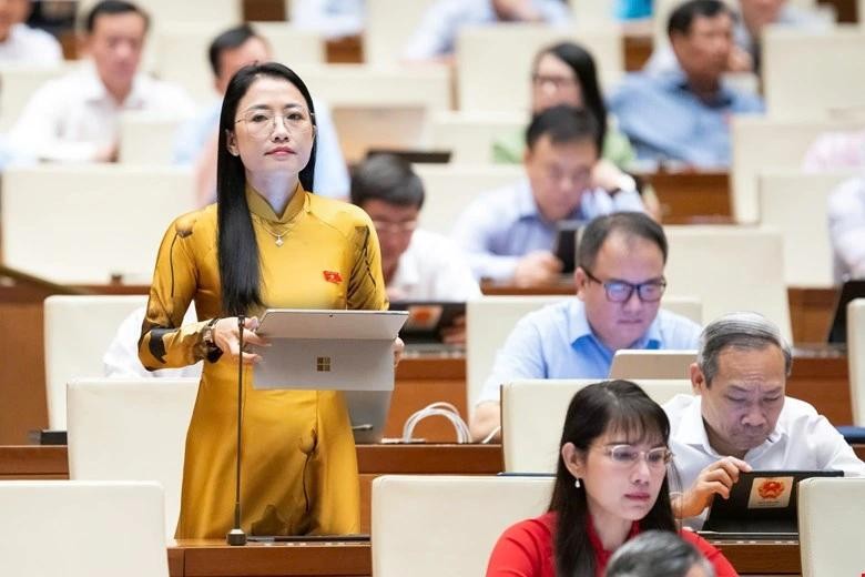 Đại biểu Trần Khánh Thu. Đại biểu Trần Khánh Thu.