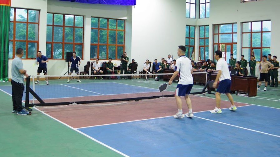 Các trận đấu diễn ra sôi nổi, hấp dẫn. 22.jpg