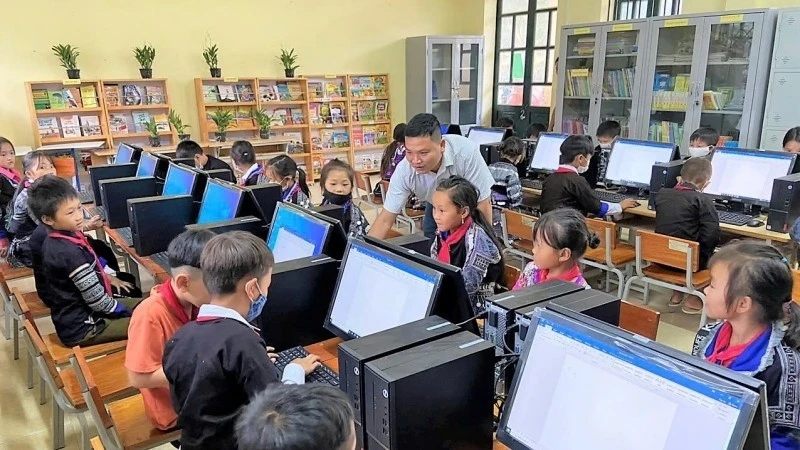Tại Tuyên Quang, việc đẩy mạnh xây dựng hệ sinh thái số, kết nối với các nguồn tài nguyên học tập mở trong dạy học đã giúp học sinh tiếp cận kho tàng kiến thức toàn cầu.