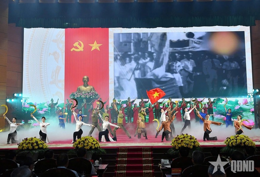Tiết mục văn nghệ tại buổi gặp mặt. Tiết mục văn nghệ tại buổi gặp mặt.