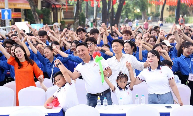 Không khí tươi vui, rộn ràng tại Ngày hội.