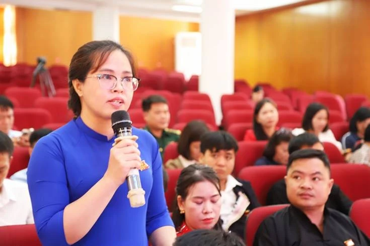 Các đại biểu đã thảo luận, chất vấn tại kỳ họp.