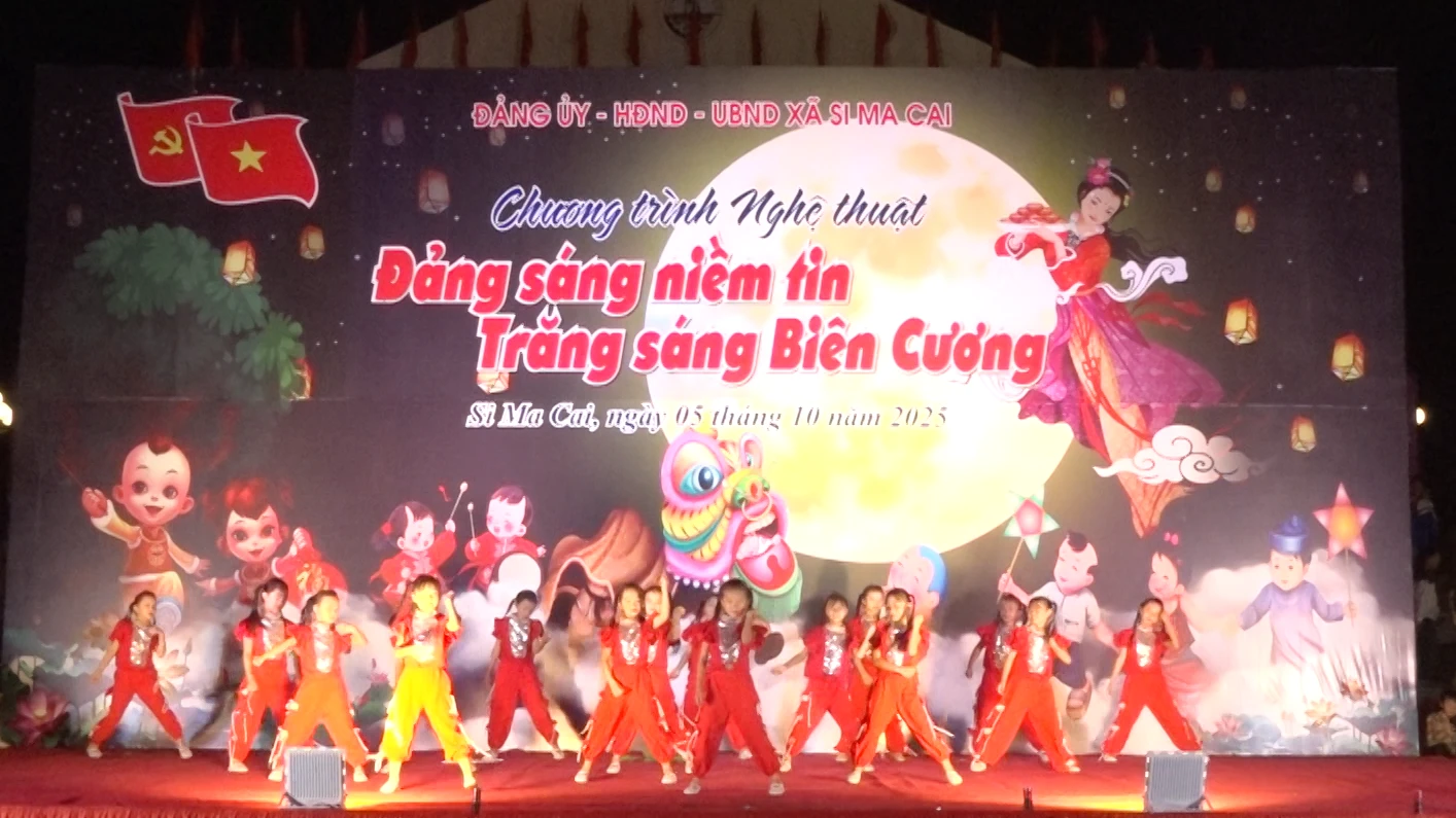 Biểu diễn văn nghệ tại chương trình.