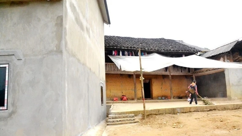 Nhà đất cũ nát của ông Lừu Sín Mìn, 57 tuổi, dân tộc Thu Lao, ở Đội 2, xã Nàn Sán, huyện Si Ma Cai.