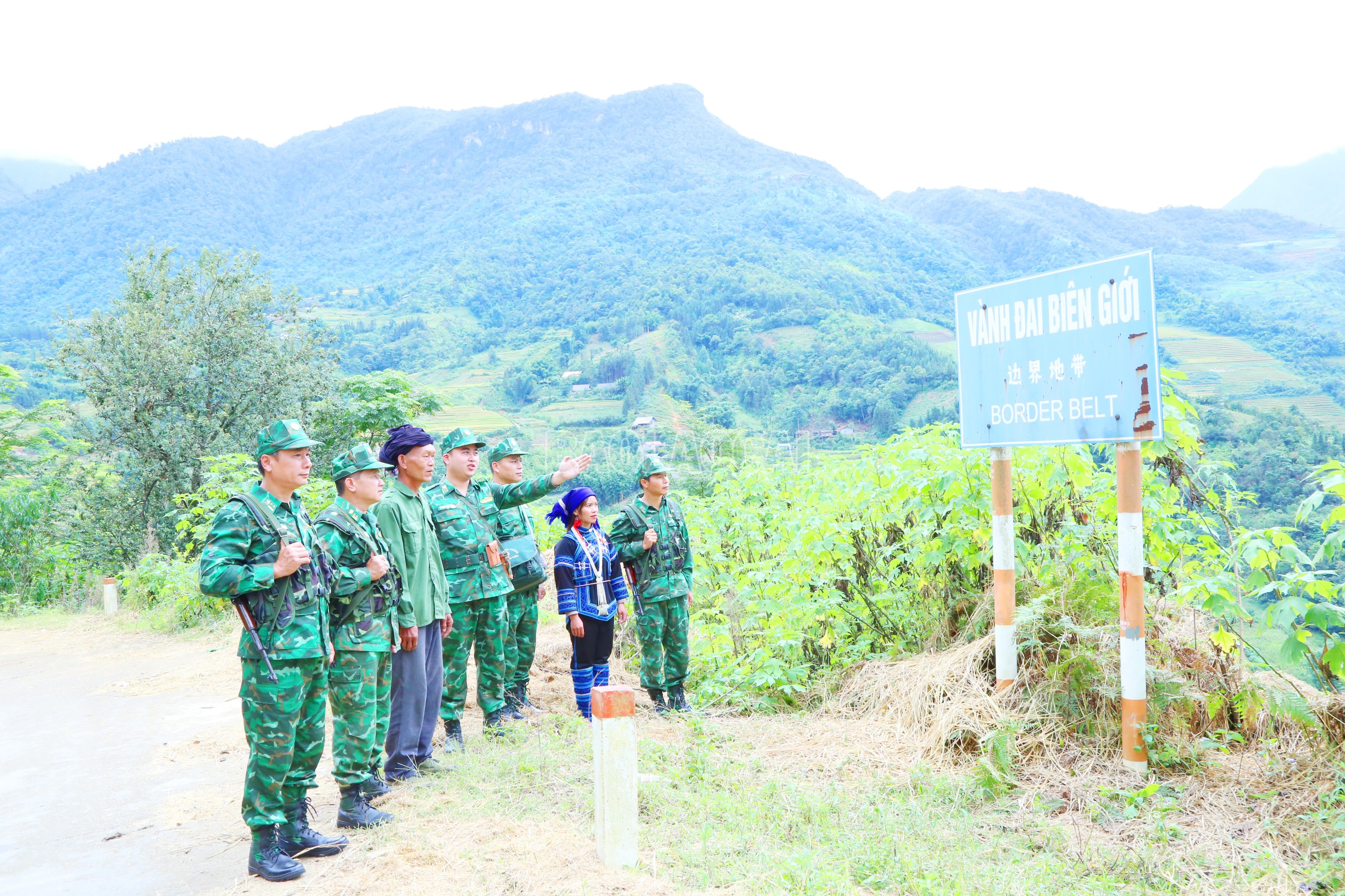 Phối hợp tuần tra bảo vệ biên giới. a3.jpg