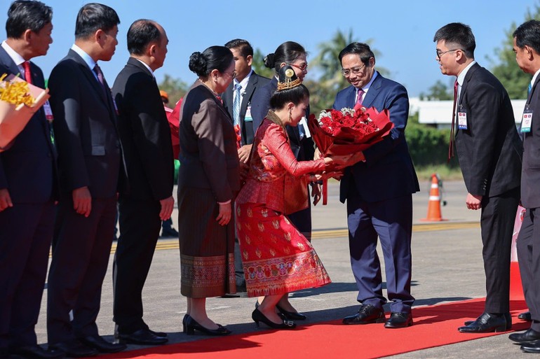 Thủ tướng Chính phủ Phạm Minh Chính được nước bạn Lào đón tiếp hết sức trọng thị, chu đáo, chân thành, thắm tình đoàn kết đặc biệt, gắn bó keo sơn Việt-Lào.