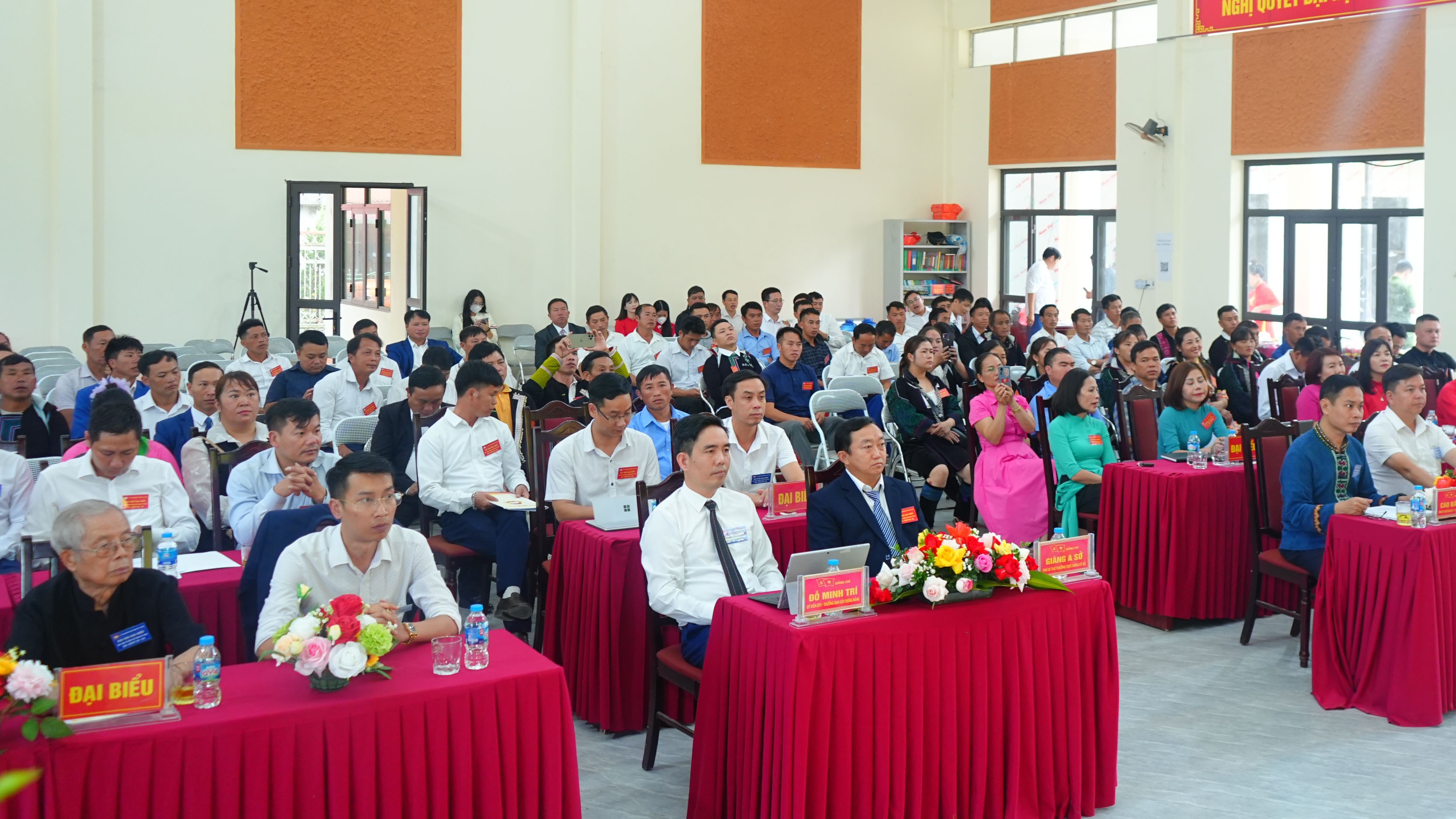 150 đại biểu chính thức tham dự đại hội. dsc03131.jpg