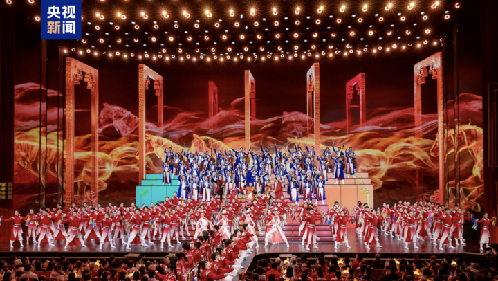 Trung Quốc chào đón Tết Nguyên đán Bính Ngọ bằng chương trình nhạc hội thường niên Xuân Vãn. Bên cạnh đó, người dân ở khắp các vùng miền và cộng đồng người Trung Quốc ở nước ngoài cũng tổ chức nhiều hoạt động khác.