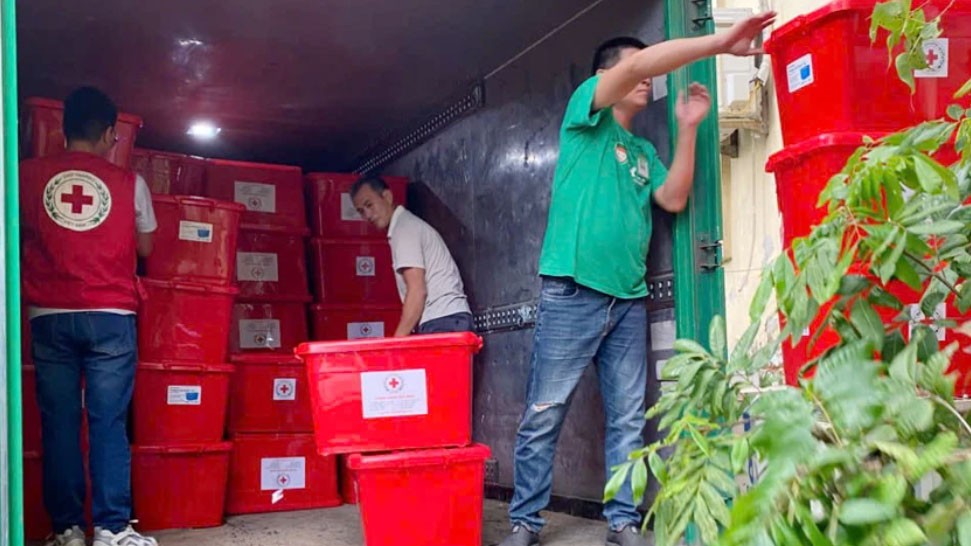Trung ương Hội Chữ thập đỏ Việt NamChuản bị hàng hóa để thăm hỏi, động viên và trao quà cứu trợ cho các hộ gia đình bị ảnh hưởng nặng nề bởi thiên tai. untitled-1-7216.jpg