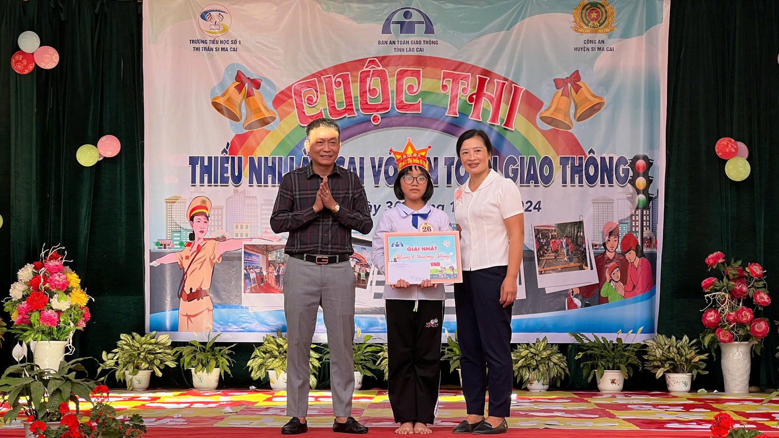 Trao giải nhất phần thi rung chuông vàng. trao-giai-nhat-phan-thi-rung-chuong-vang.jpg